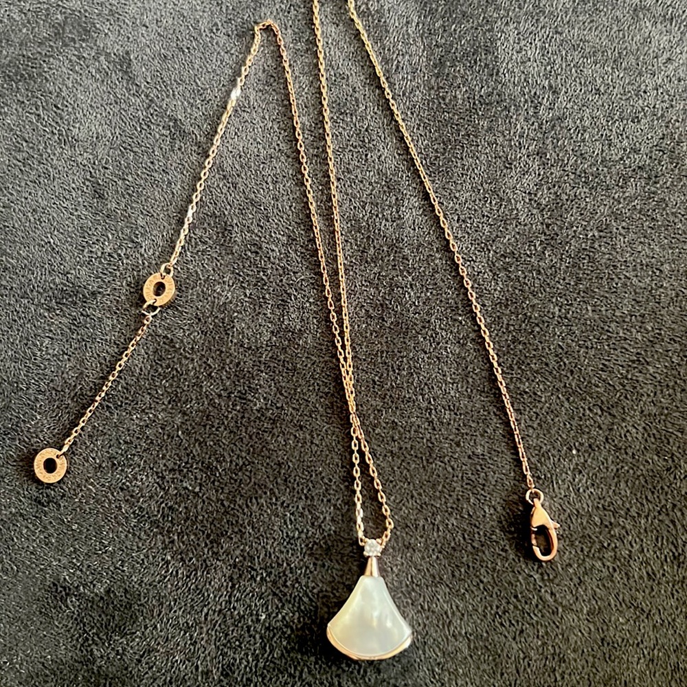 Bulgari Divas Dream necklace